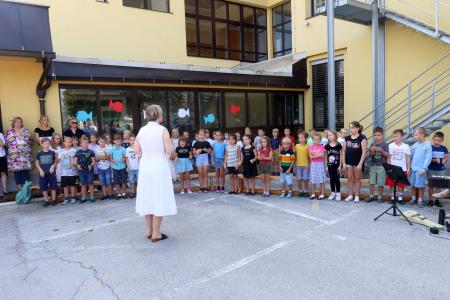 PRVI ŠOLSKI DAN CERKNICA 12 FOTO LJUBO VUKELIČ